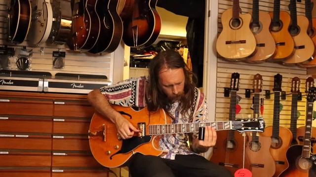 Erik Ivarsson spelar på en Burny 175 смотреть онлайн