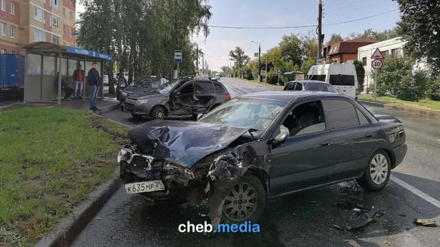 Момент ДТП на Гражданской: калина не пропустила Мицубиси Каризма