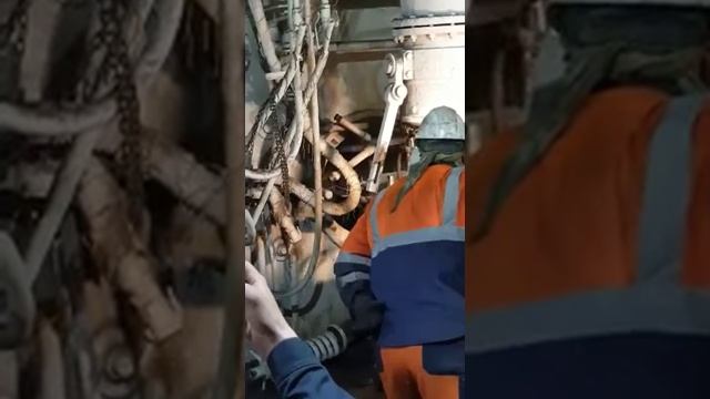 Гидромолот. Тестируем у заказчика. Выбивка холодильника смотреть онлайн