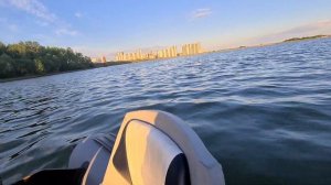 троллил на электромоторе на маленьком водоёме в итоге хороший судачок