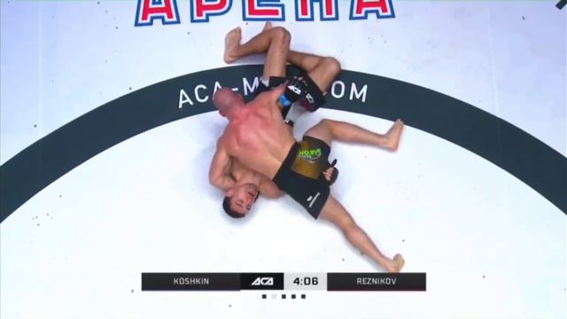 Артём Резников победил Андрея Кошкина удушающим приёмом (север-юг) во втором раунде. смотреть онлайн