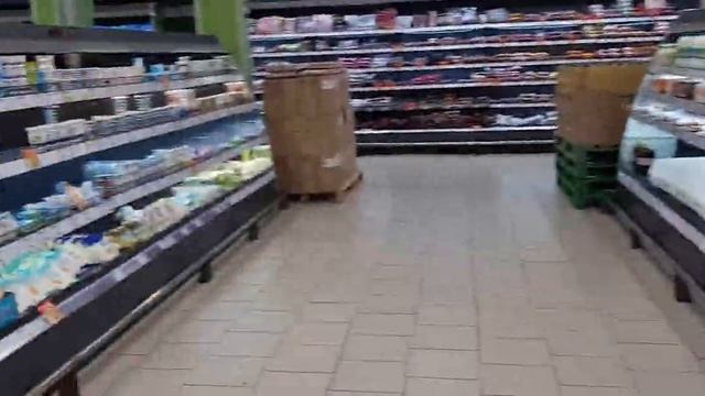 Райт. Тюмень. Вечером нужно ходить за продуктами, людей не много смотреть онлайн