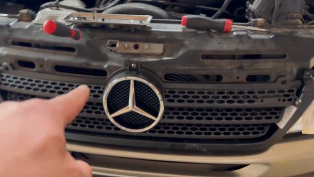 2002-2006 T1N Sprinter Van Freightliner Grill Mercedes Conversion Grill and Projections Headlights. смотреть онлайн
