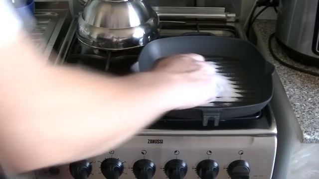 Подготовка к использованию чугунной сковороды смотреть онлайн