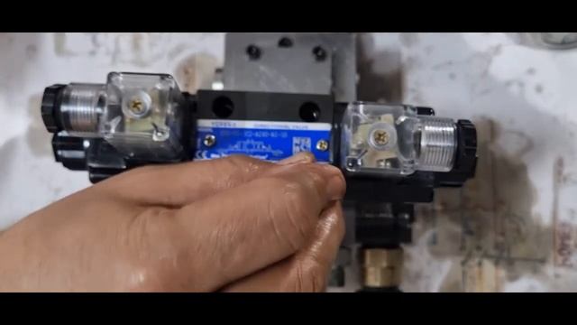 Hydraulic Manifold Working Assembly with Pressure R V Pilot Operated Check Valve & Directional Valv смотреть онлайн