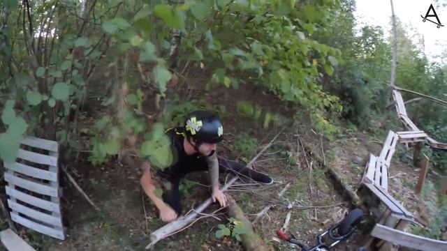 ПОЛОСА ПРЕПЯТСТВИЙ ДЛЯ МИНИ BMX!! (MINI BMX DOWNHILL OBSTACLE COURSE!) смотреть онлайн