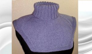 Манишка спицами на основе классического реглана