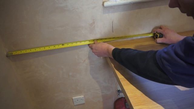 Tommy's Trade Secrets - How to Mitre a Worktop using a Router & Jig смотреть онлайн