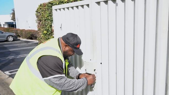 A Day in the Life of a Trash Truck Driver смотреть онлайн