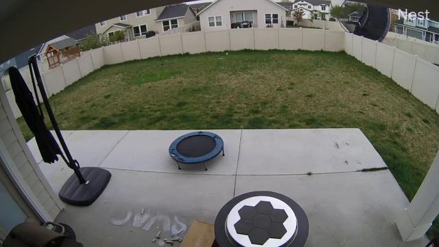 Gusty Wind Gives Trampoline to Neighbor as a Gift || ViralHog смотреть онлайн