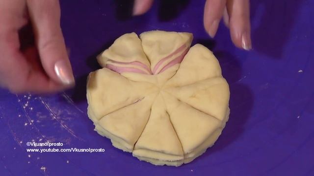 Булочки с колбасой / Оригинально и очень вкусно / Пошаговый рецепт смотреть онлайн