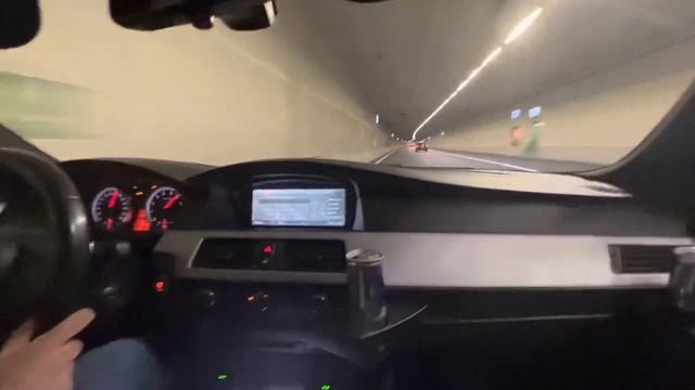 BMW M5 V10 E60 STRAIGHT PIPE TUNNEL BRUTAL SOUND !!