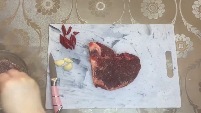 Стейк из говядины на сковороде ? смотреть онлайн