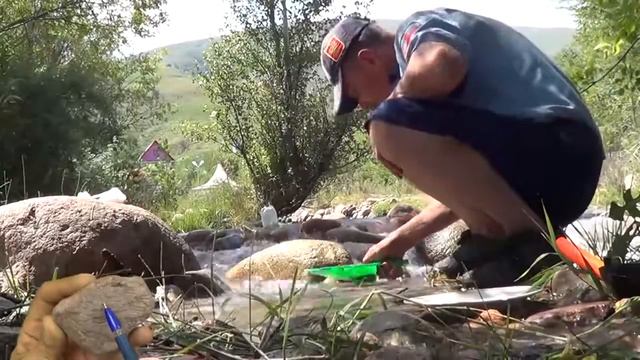 С тарелкой ищу золото на речке смотреть онлайн