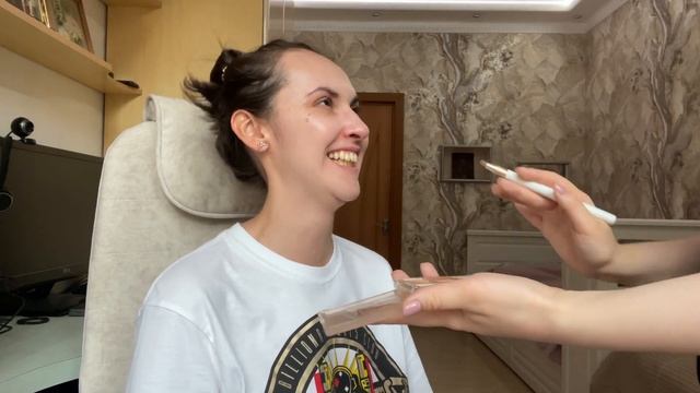 Сестра делает макияж корейской косметикой  [ENG SUB/CC]