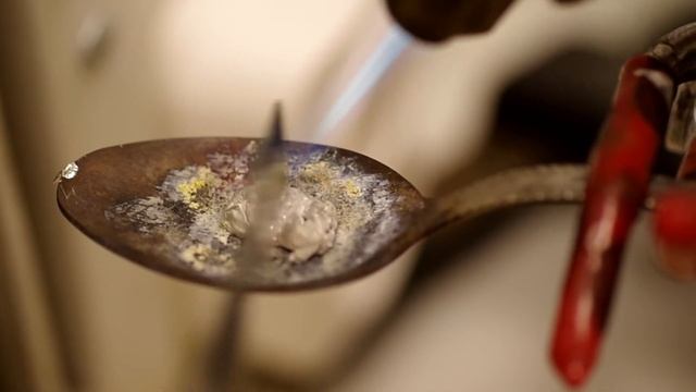 Сплавление цинка с алюминием / Melting zinc with aluminium смотреть онлайн