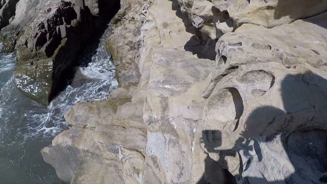 ??Отдых в Крыму на море.НЕОБЫЧНОЕ МЕСТО НАШЕЛ В КРЫМУ//Сырные скалы//Крым сегодня. смотреть онлайн