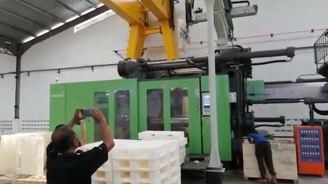 Литье пластиковых поддонов (паллетов) термопластавтомат WELLTEC (Cosmos) смотреть онлайн