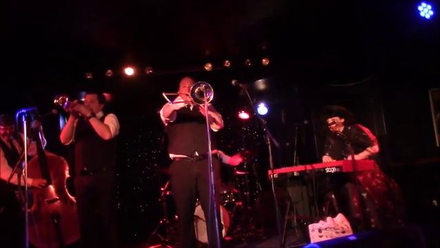 Black Cloud Davina & The Vagabonds Quasimodo Berlin 29 7 18 смотреть онлайн
