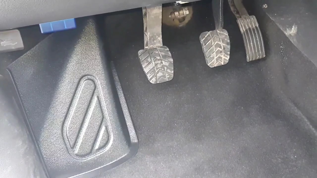 ЛАДА ВЕСТА УСТАНОВКА НАКЛАДОК НА КОВРОЛИН смотреть онлайн