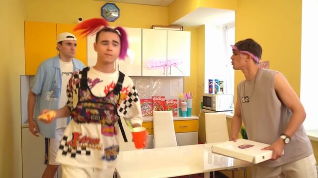 ПОДРОСТКИ СТАЛИ БУНТАРЯМИ!!! АМИНА ХОЧЕТ ВЕРНУТЬ БРАТА В КАМПУС смотреть онлайн