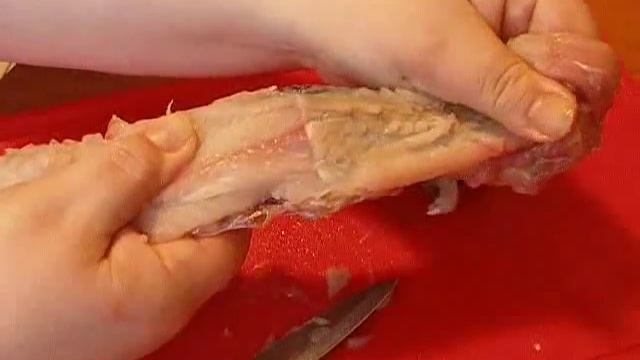 Фаршировка рыбы - снимаем кожу смотреть онлайн