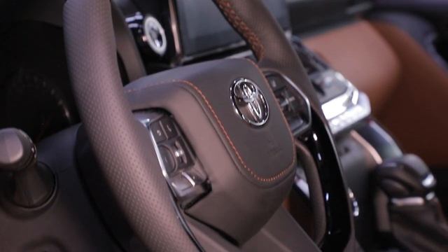 Toyota Land Cruiser 300 - изменили дизайн, перетянули кресла, торпедо, двери, установили Андроид