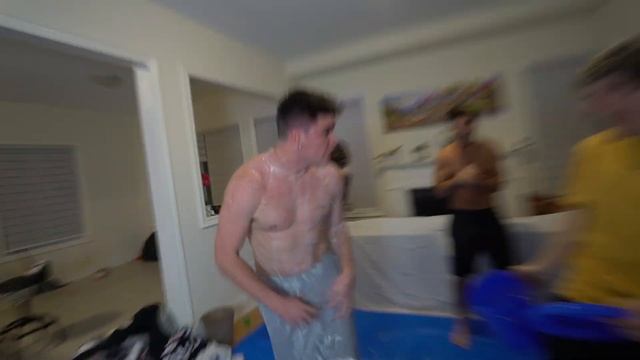 DON'T DUMP THE WRONG MYSTERY BUCKET ON YOUR HEAD CHALLENGE (INSANE) смотреть онлайн