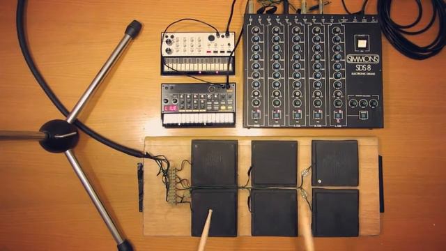 Hardware Jam #04 - Live Trap with Simmons SDS 8 / D.I.Y. Drum Pad / Korg Volca Beat - Volca Keys смотреть онлайн