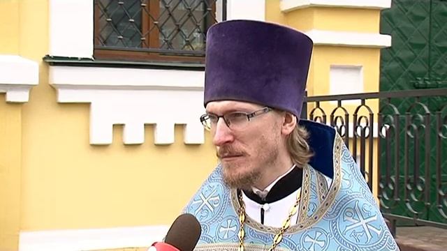 Сотни уссурийцев пришли на церковную службу смотреть онлайн