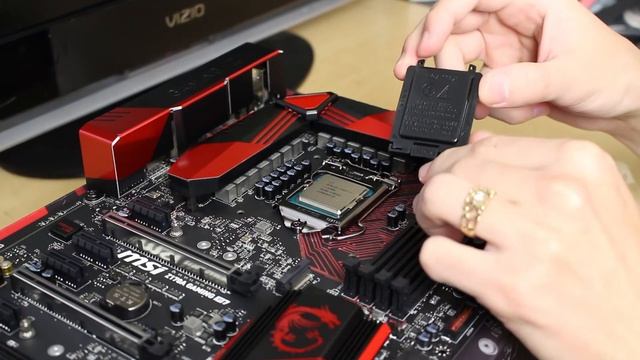 How To Guide: Installing a Intel CPU and RAM (ft. Skylake) смотреть онлайн