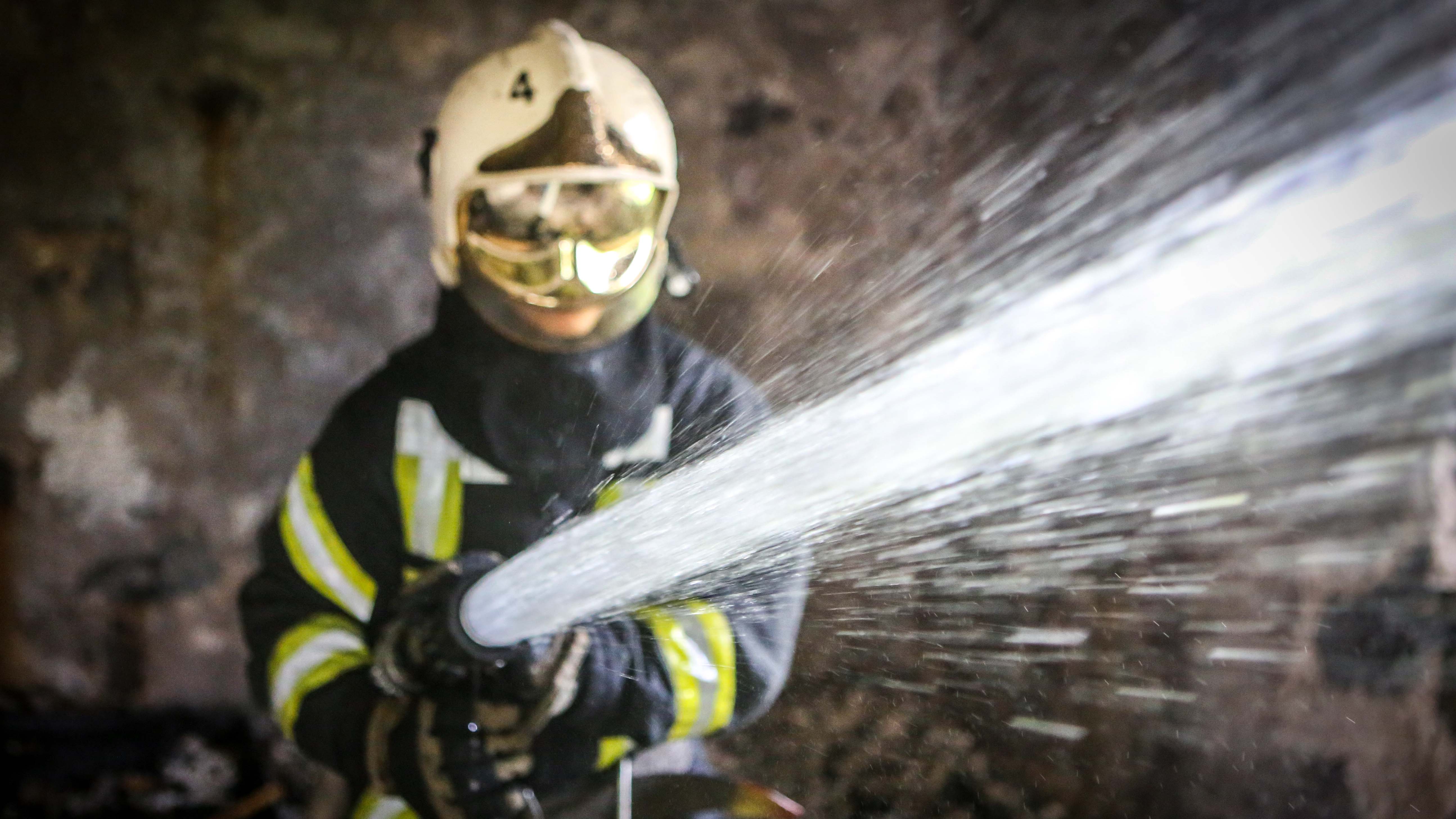 ? Пермские огнеборцы не допустили распространения огня смотреть онлайн