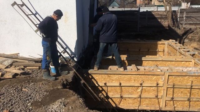 Заливка армопояса бетононасосом смотреть онлайн
