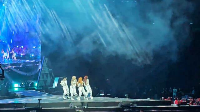 ITZY - CAKE Full Performance (fancam) at the AAA 2023 (ft. STRAY KIDS reaction) смотреть онлайн