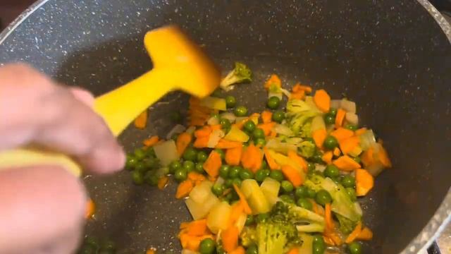 ঘরে থাকা অল্প উপকরনে রেস্টুরেন্টে স্টাইলে চিকেন ভেজিটেবল স্যুপ।Delicious Chicken Vegetables Soup।