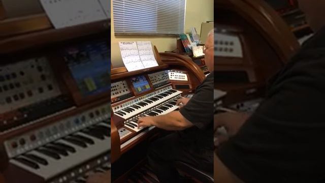 Lowrey Alan E Cronin Sr Central Music Marvin Miller playing on his Lowrey Marquee смотреть онлайн