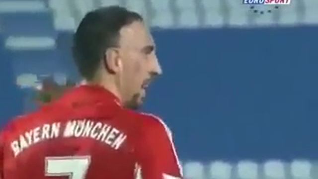 Футбол Неожиданный финт Рибери.mp4 смотреть онлайн