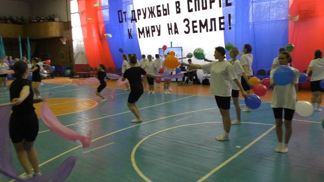 Спортпраздник 2024 г. Показательные выступления. Шары и флаги.