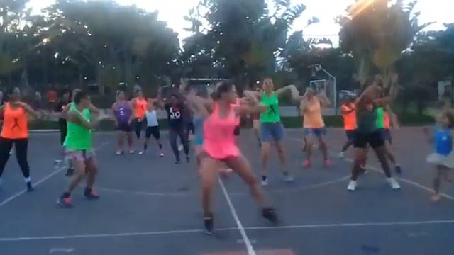 Que tiro foi esse ? Zumba Vila Flora смотреть онлайн