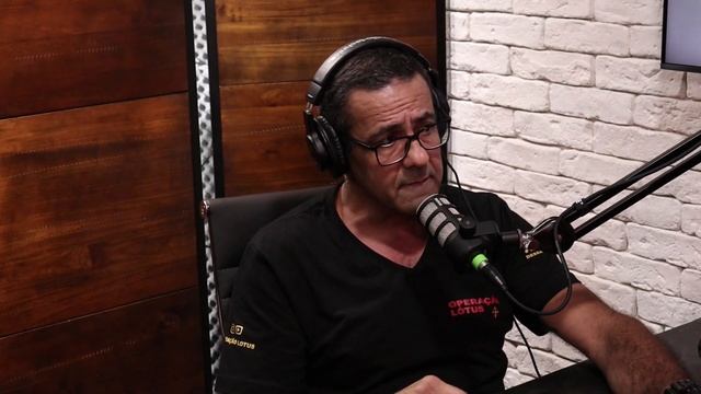 ninguém gosta de ser abordado, mas também tem que SABER ABORDAR NÉ смотреть онлайн