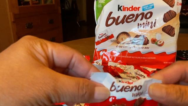 Unboxing Kinder Bueno Mini #yummy