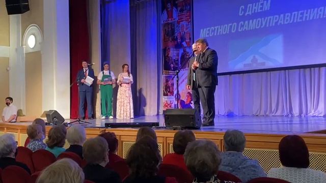 Евгений Шестернин отметил, что Бердск заслуживает благодарности Новосибирска смотреть онлайн