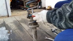 Замена задних стоек Nissan Sunny b15