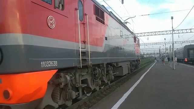 Электровоз ЭП2К-371 выполняет манёвр, ст. Узуново. смотреть онлайн