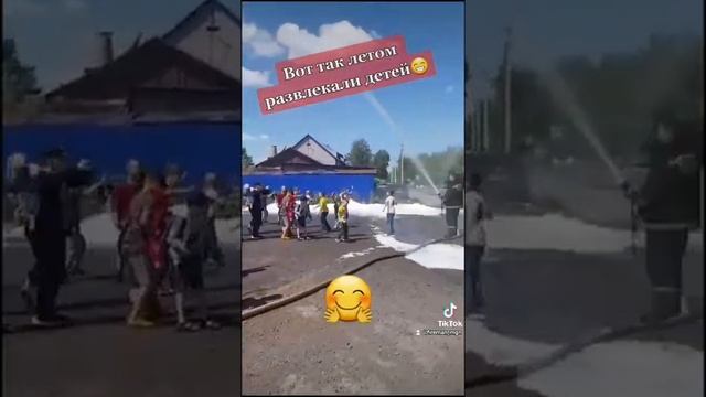Детки в гостях у пожарных / Экскурсия у МЧС / Дети в гостях у МЧС / Пожарный #shorts #tiktok смотреть онлайн