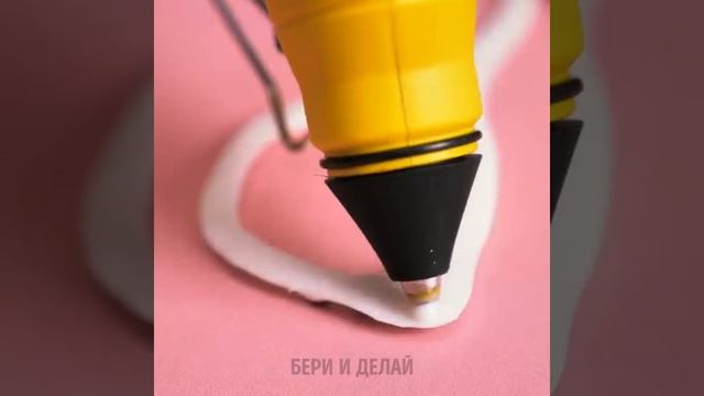 ЛАЙФХАКИ С ГОРЯЧИМ КЛЕЕМ || СВЕЖИЕ ИДЕИ КРАФТОВОГО ДЕКОРА смотреть онлайн