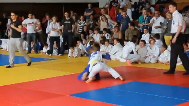 Дзюдо Цуркан И.И Dugava cup-2013 (Zagreb 04.05.2013) U-12 34kg 1-8 MVI_8526.MOV смотреть онлайн