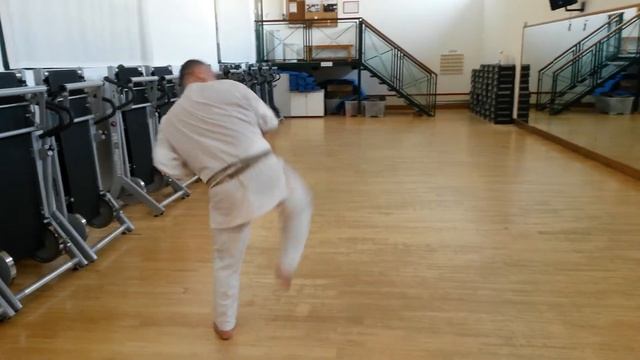 Karate Shotokan - 18 - Kanku Dai