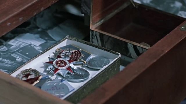 Фронтовые медали Трошкина из "Джентльменов удачи". Несостыковка смотреть онлайн