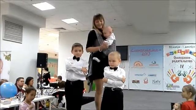 Стильная слингомама. Наш выход :) смотреть онлайн